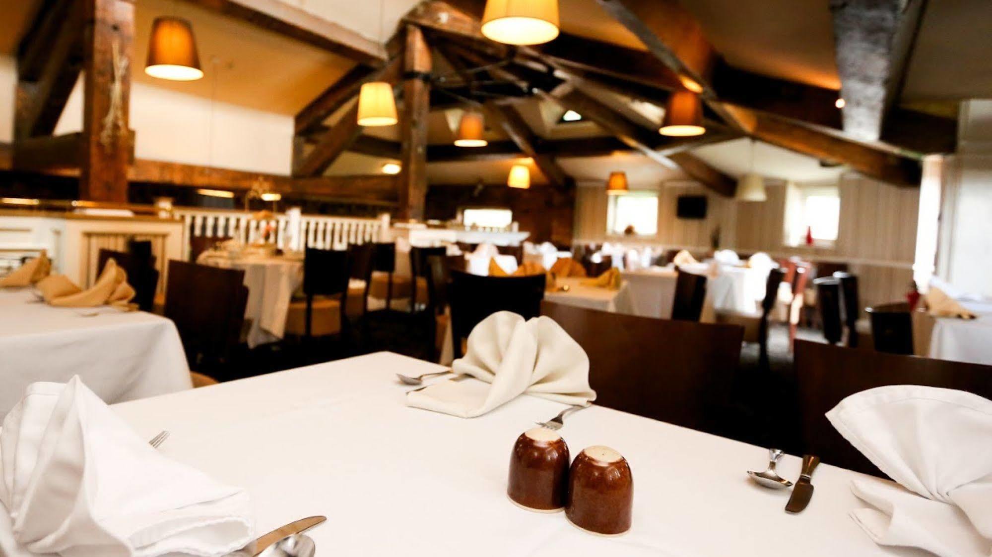 Fairways Lodge & Leisure Club 프레스트위치 외부 사진
